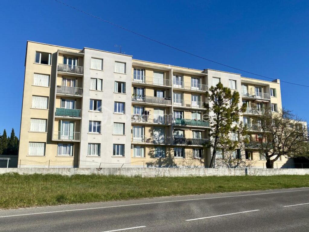 Appartement 4 pièces – 66 m² – Lumineux – Vue dégagée – Fort potentiel – 5 pièces – 3 chambres – 66 m²