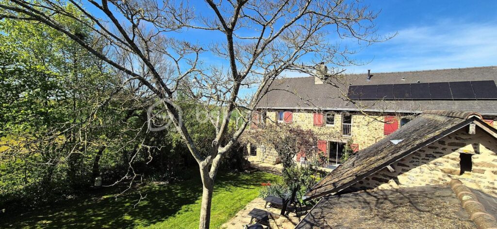 Maison de caractère en pierre rénovée – 7 pièces – 4 chambres – 165 m²