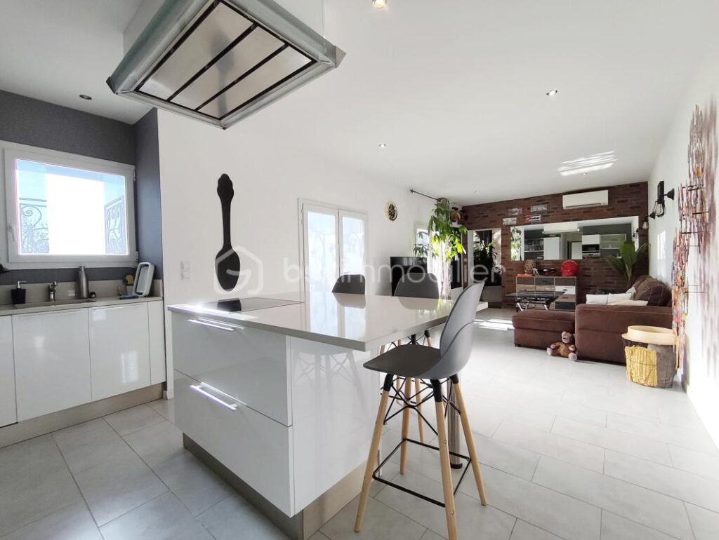 Villa d&rsquo;exception 270m², 2 appartements, piscine, vue – 7 pièces – 5 chambres – 264 m²