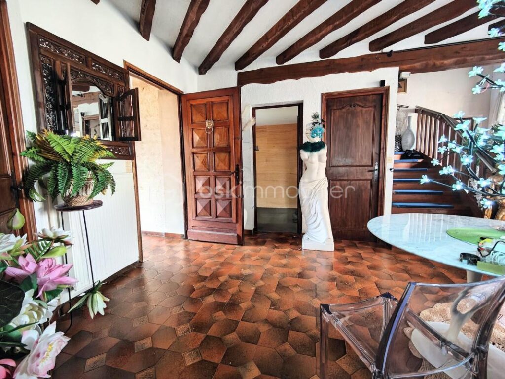 Belle maison familiale 5 ch dans un écrin boisé avec vue dégagée – 7 pièces – 5 chambres – 200 m²