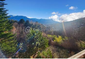 ***Opportunité rare pour investisseurs *-*vaste bâtisse de caractère à Embrun-*** – 40 pièces – NR chambres – 900 m²