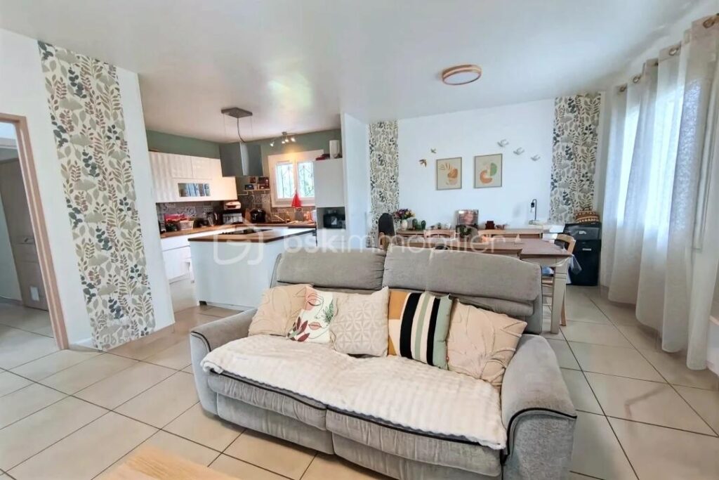 Maison familiale entièrement rénovée secteur recherché – 6 pièces – 4 chambres – 140 m²