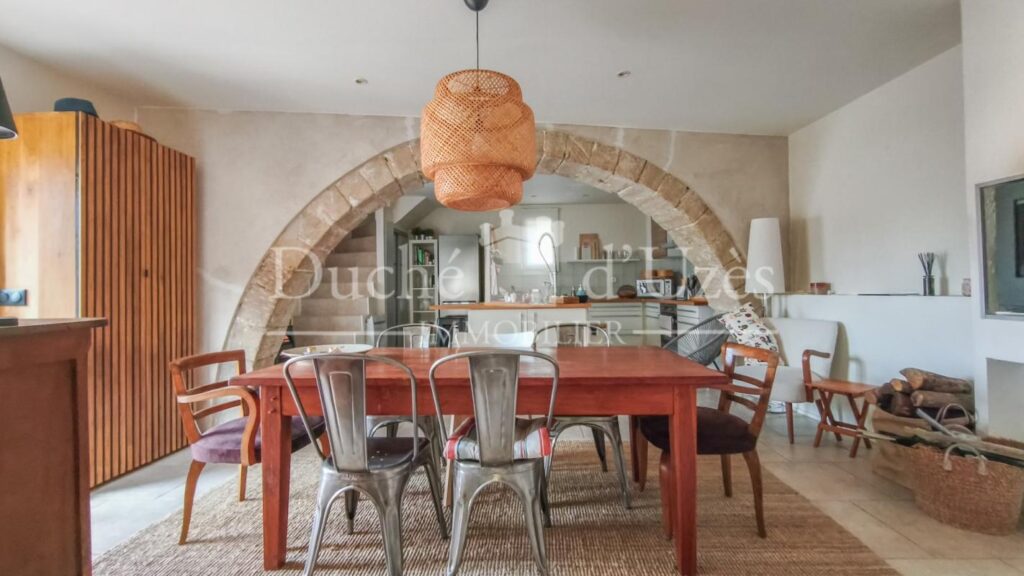 Maison – 6 pièces – 3 chambres – 150 m²