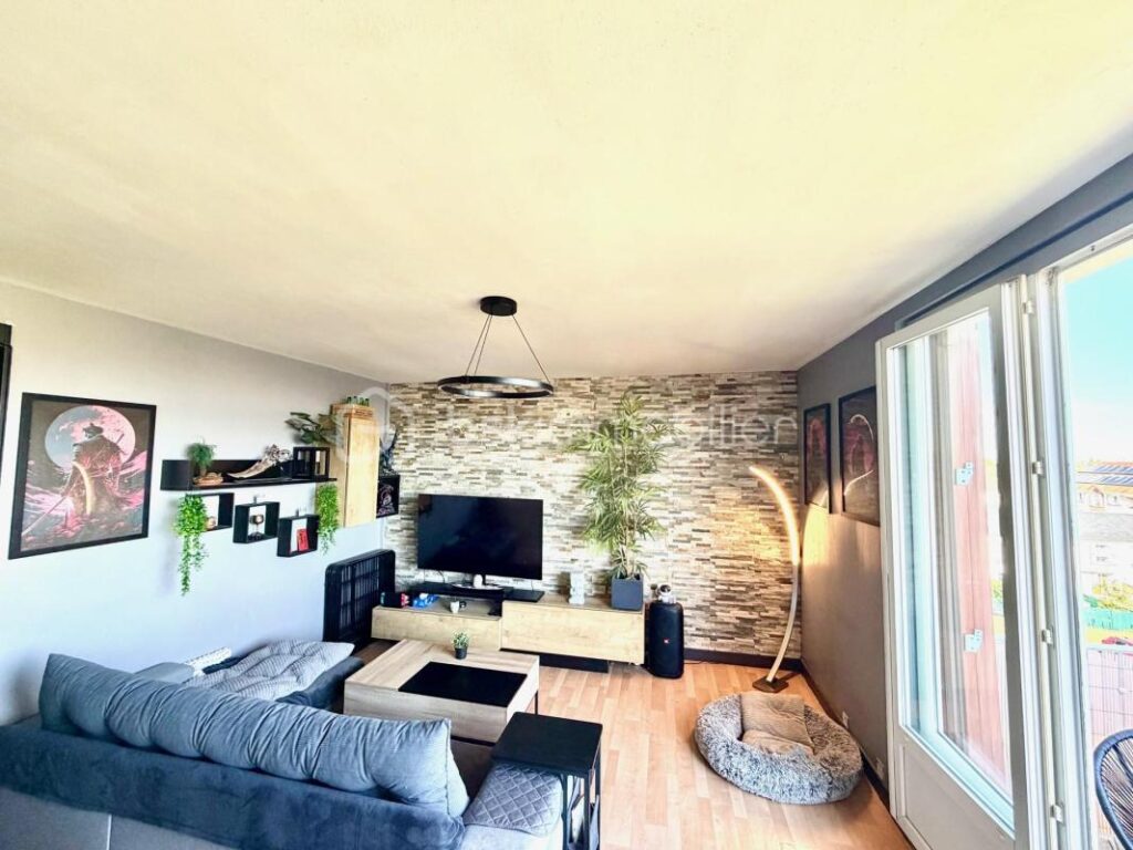 Résidence Bellevue/ F3 dernière étage / une place de parking/ et une cave – 3 pièces – 2 chambres – 61 m²