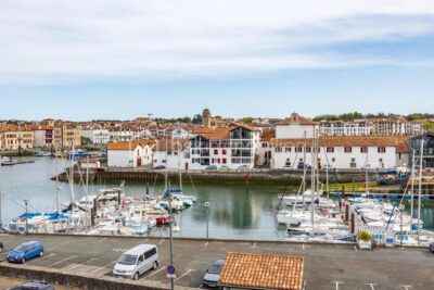 Duplex d’exception avec vue imprenable sur le port de Ciboure – 4 pièces – 2 chambres – 134 m²