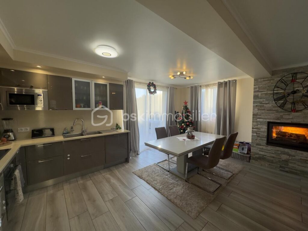 MAISON A VENDRE A TOUQUES ( 14800 ) – 6 pièces – 4 chambres – 140 m²