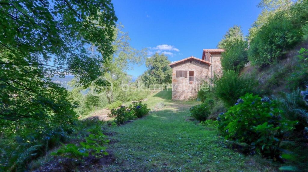 Ferme ardéchoise en pierres avec vue panoramique et châtaigneraie centenaire – 6 pièces – 4 chambres – 171 m²