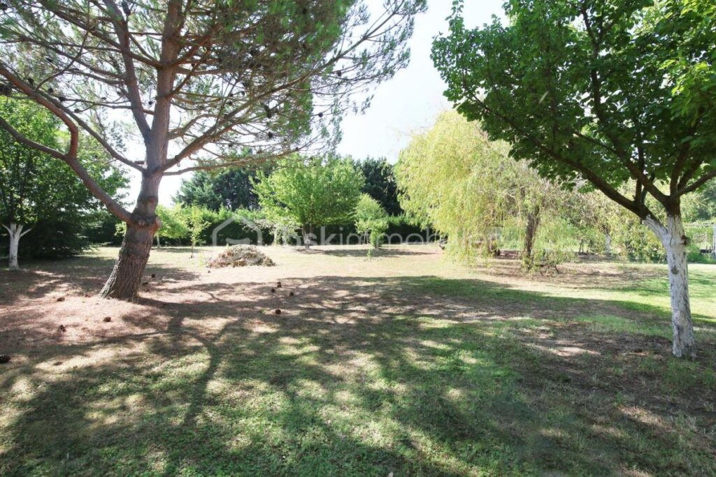 Maison 6 pièces avec piscine implantée sur une grande parcelle arborée – 6 pièces – 4 chambres – 180 m²