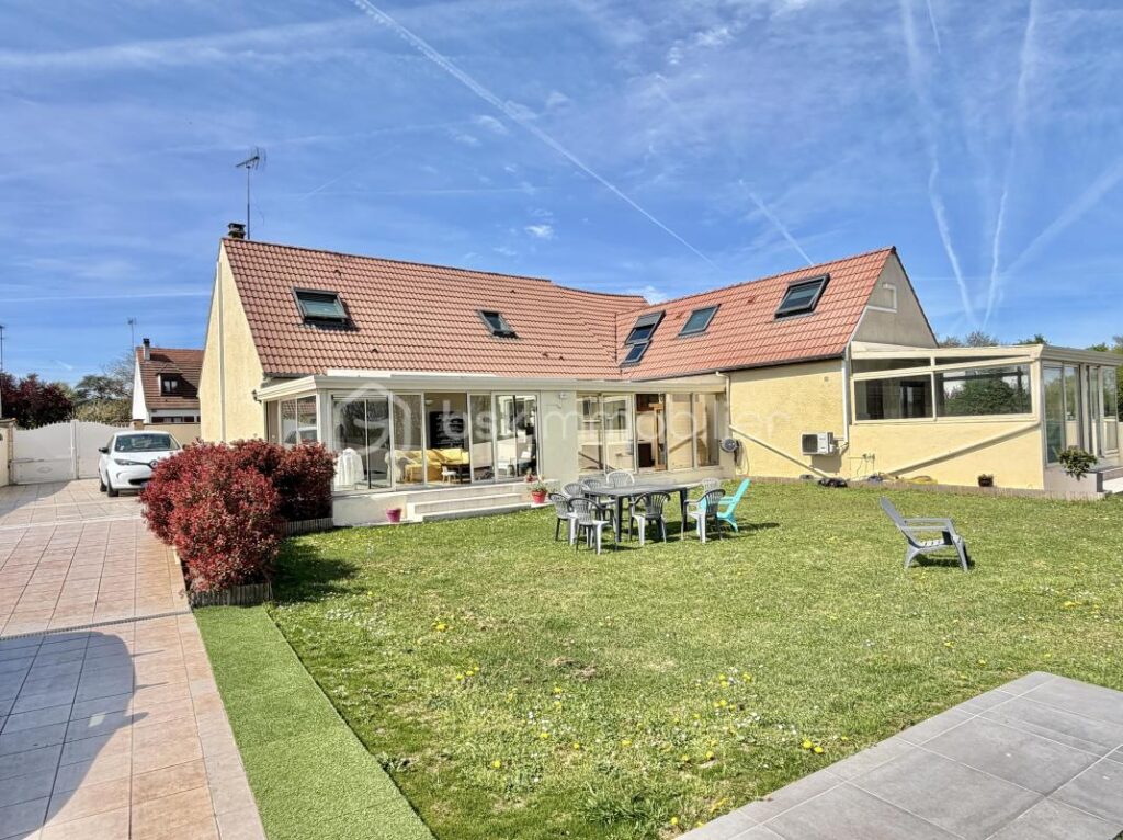 À vendre – Ensemble immobilier avec fort potentiel aux portes de Meaux, sur la commune de Poincy – 10 pièces – 8 chambres – 245 m²