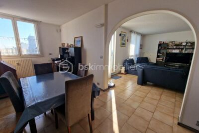 7 min à pied de la GARE – Dernier étage – 5 pièces – sans vis à vis – 5 pièces – 4 chambres – 98 m²