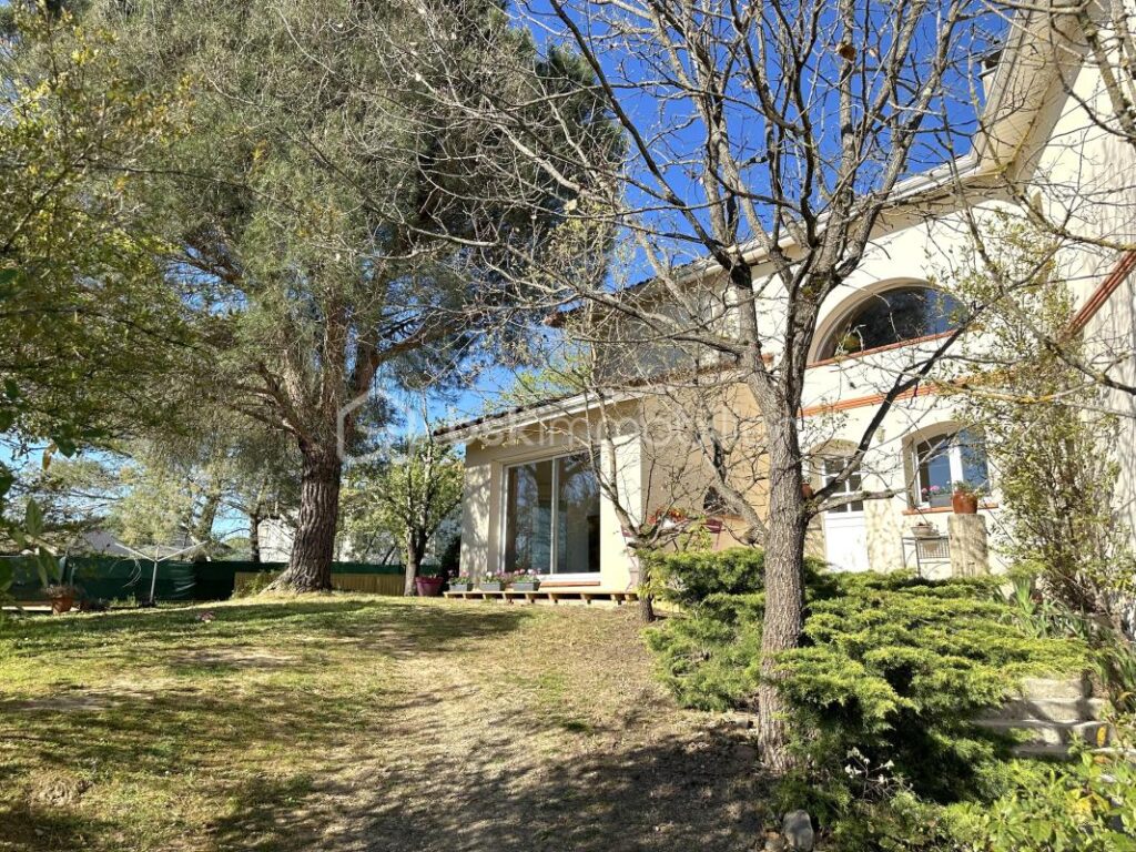 VILLA 7 PIÈCES – 200M2 – 7 pièces – 5 chambres – 200 m²