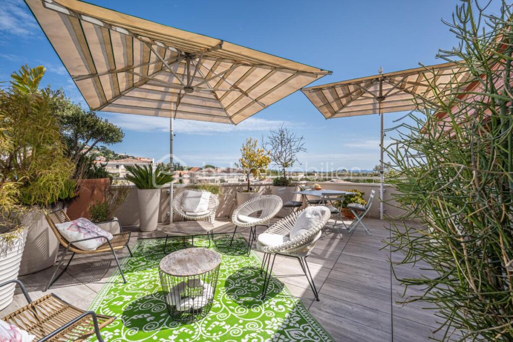 DPT VAR (83) – APPARTEMENT MODERNE ET SPACIEUX – VUE MER ET COLLINE – 4 pièces – 3 chambres – 106 m²