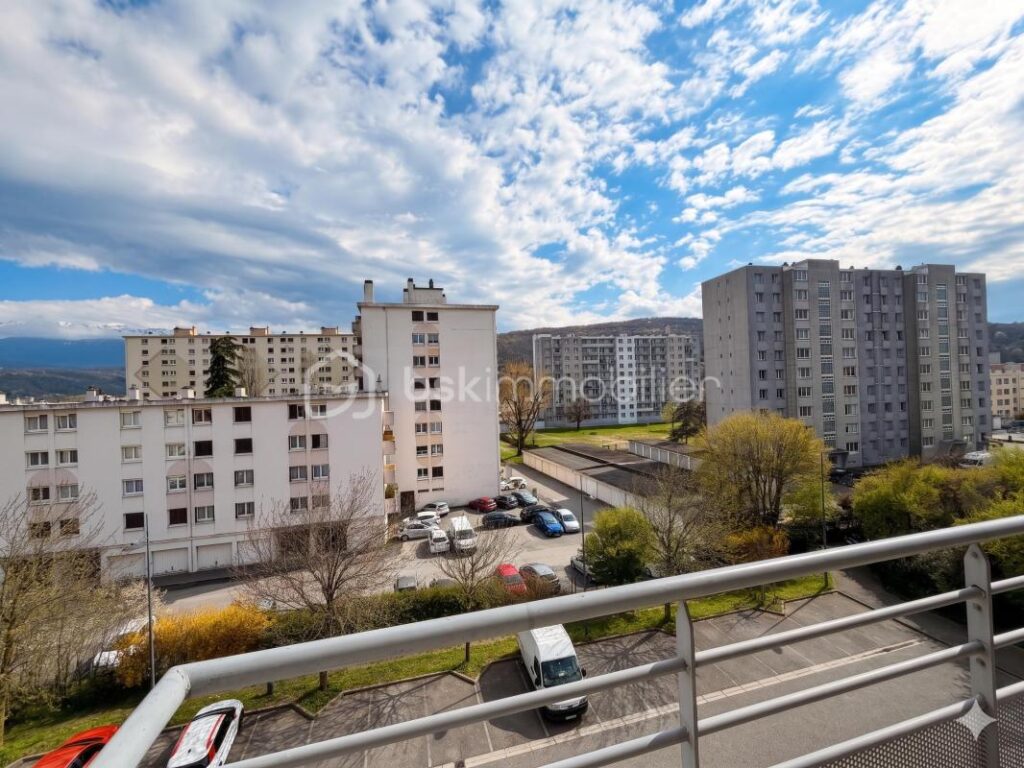 Appartement de type T3 et Garage sur ECHIROLLES – 3 pièces – 2 chambres – 66 m²