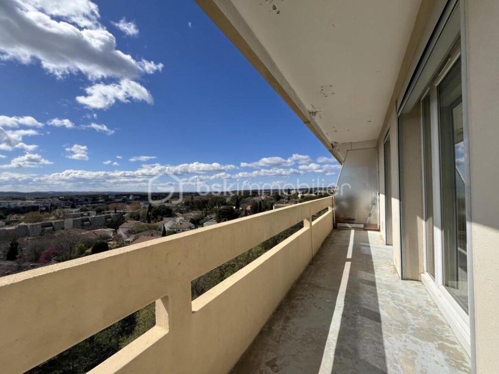 Appartement lumineux – Dernier étage – Fort potentiel – 2 pièces – 1 chambre – 65 m²