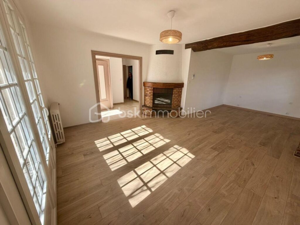 Maison 3 chambres – Vue dégagée sur la Côte Roannaise – Garage – Villerest (42) – 4 pièces – 3 chambres – 83 m²