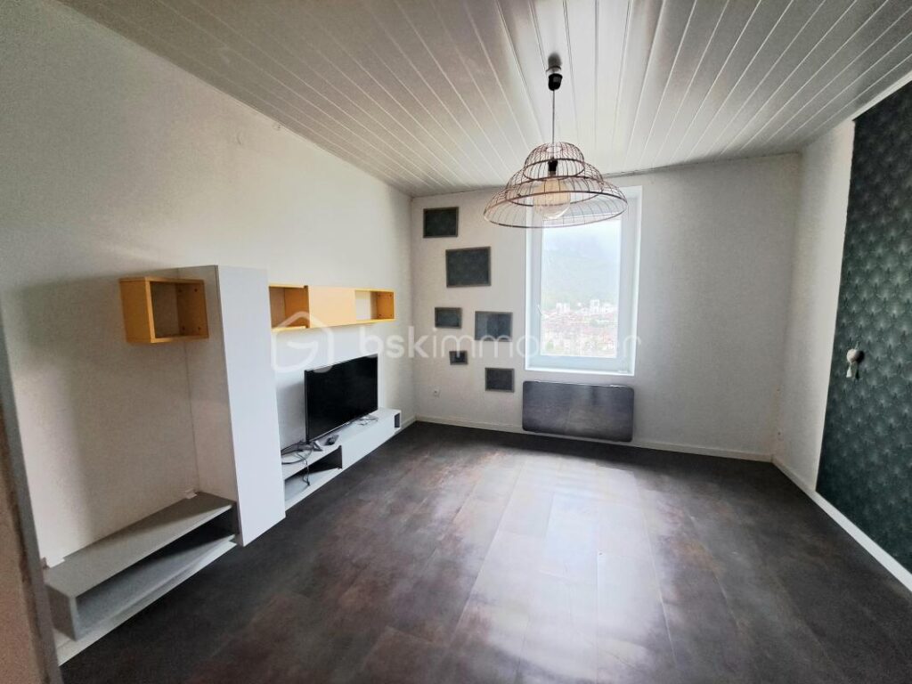 Maison lumineuse avec vue dégagée – Fort potentie – 5 pièces – 1 chambre – 150 m²