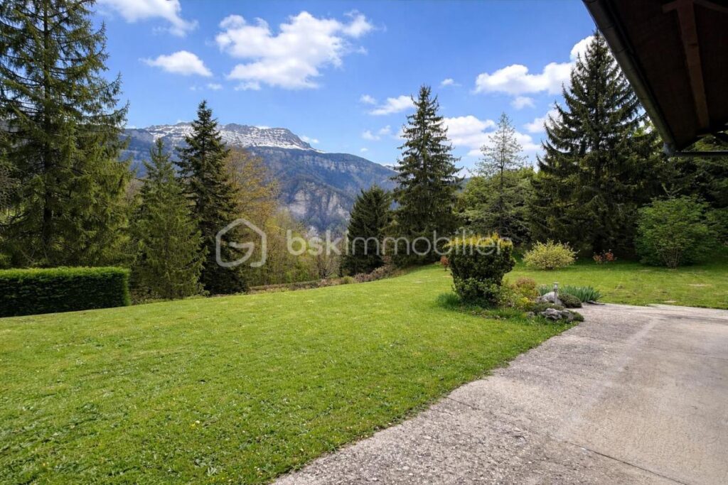 Maison de 168m² sur terrain de 2167m² – 5 pièces – 3 chambres – 168 m²