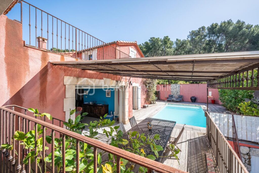 DPT VAR (83) – MAISON SPACIEUSE AVEC PISCINE et STUDIO – VUE MER – 8 pièces – 6 chambres – 172 m²