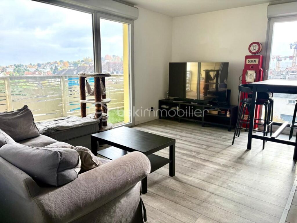 Appartement F4 avec balcon et 2 places de parkings en sous sol – 4 pièces – 3 chambres – 74 m²