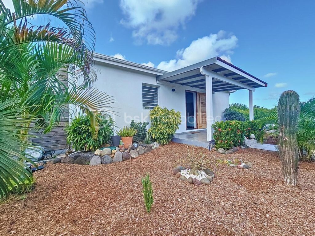 Maison contemporaine avec piscine et résiduel de construction – 4 pièces – 3 chambres – 119 m²