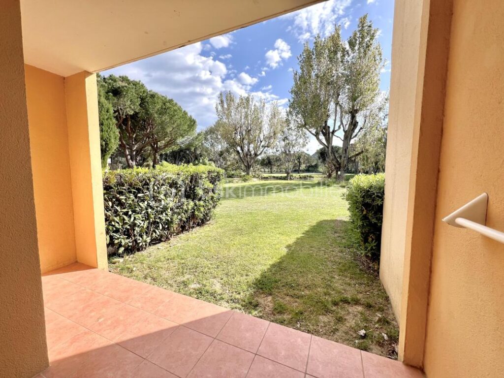 Mandelieu-la-Napoule – Studio 24,50 m² avec coin nuit – Résidence avec piscine – Proche plages – 1 pièce – NR chambres – 24 m²