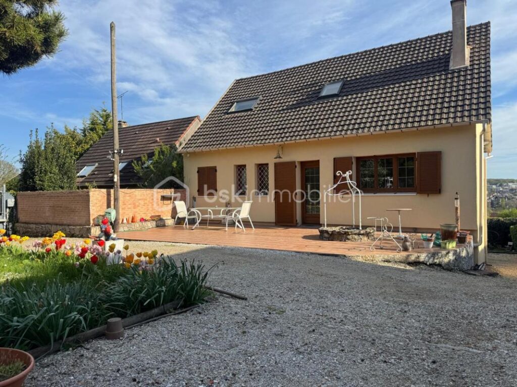 Maison traditionnelle 6 pièces au calme avec sous-sol/garage/terrasse/carport/jardin – 6 pièces – 5 chambres – 135 m²