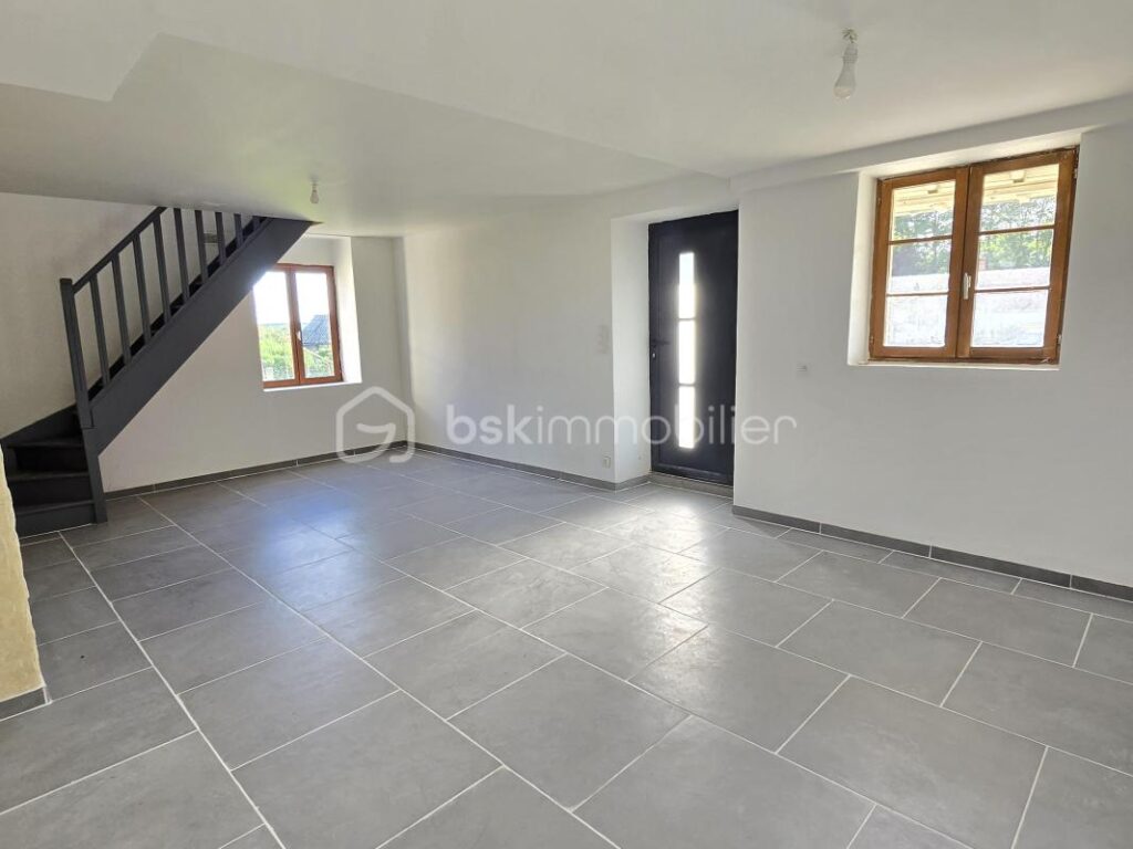 Magnifique Maison de village de 133m² à Saint Léger des Vignes – 6 pièces – 5 chambres – 133 m²