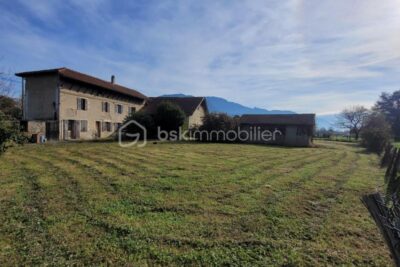 Corps de Ferme avec maison à rénover 184 m² Terrain de 2000m² – 6 pièces – 4 chambres – 184 m²