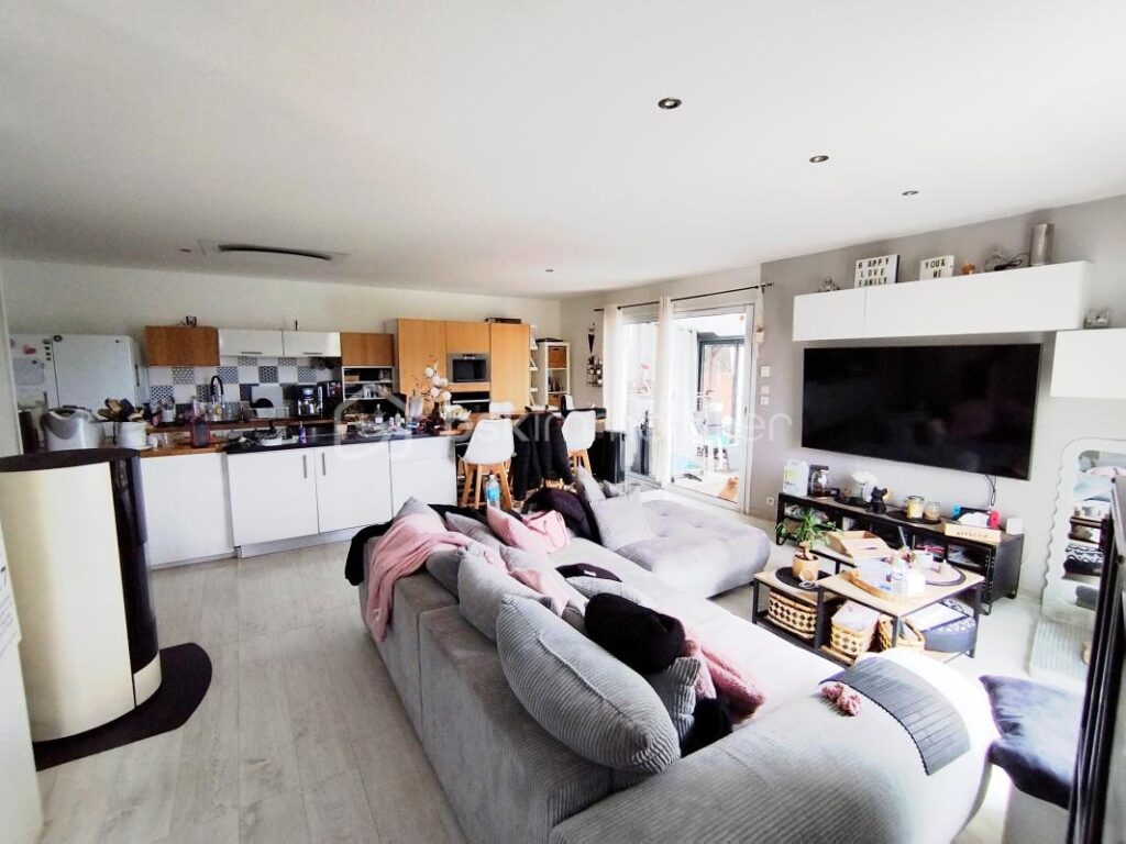 Villa avec piscine – 6 pièces – 4 chambres – 132 m²