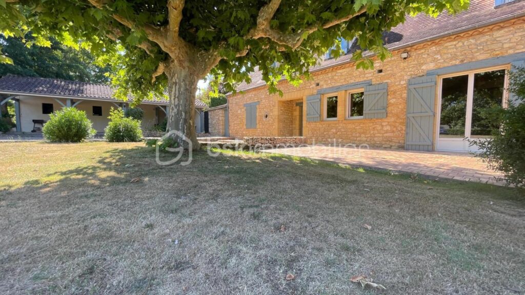 Propriété de 2 belles maisons de style Périgourdin avec piscine – 10 pièces – 6 chambres – 240 m²