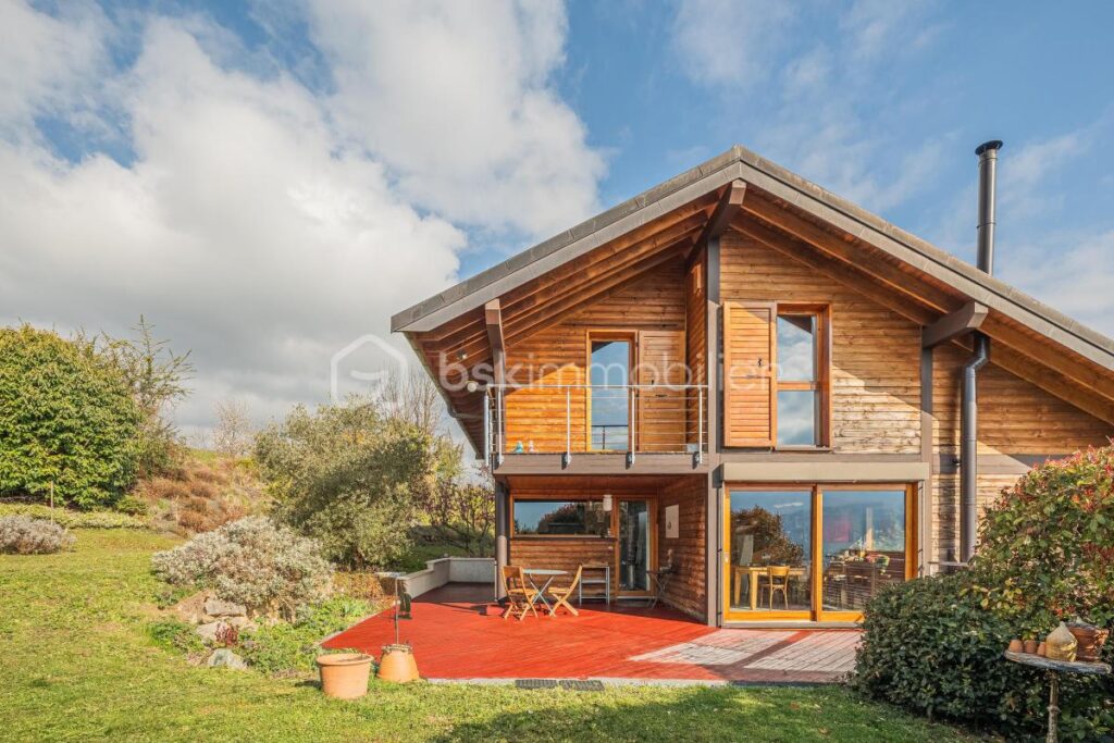 Chaleureuse Maison ossature bois 5 pièces de 153 m2 – 5 pièces – 4 chambres – 112 m²