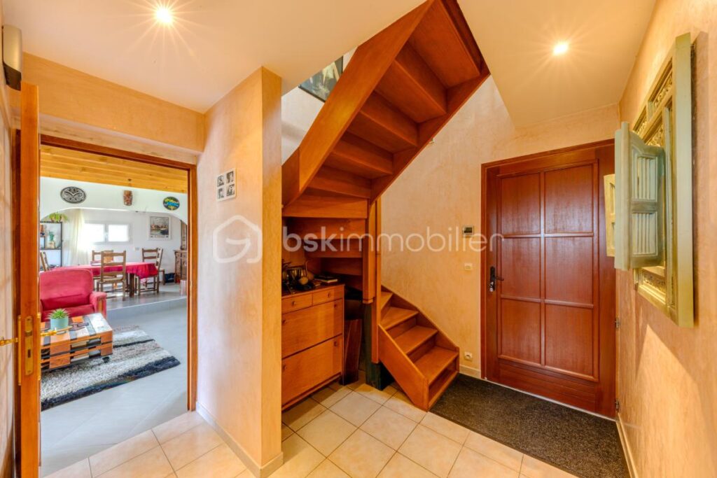 PAVILLON CENTRE-VILLE SANS VIS-A-VIS – 8 pièces – 5 chambres – 141 m²