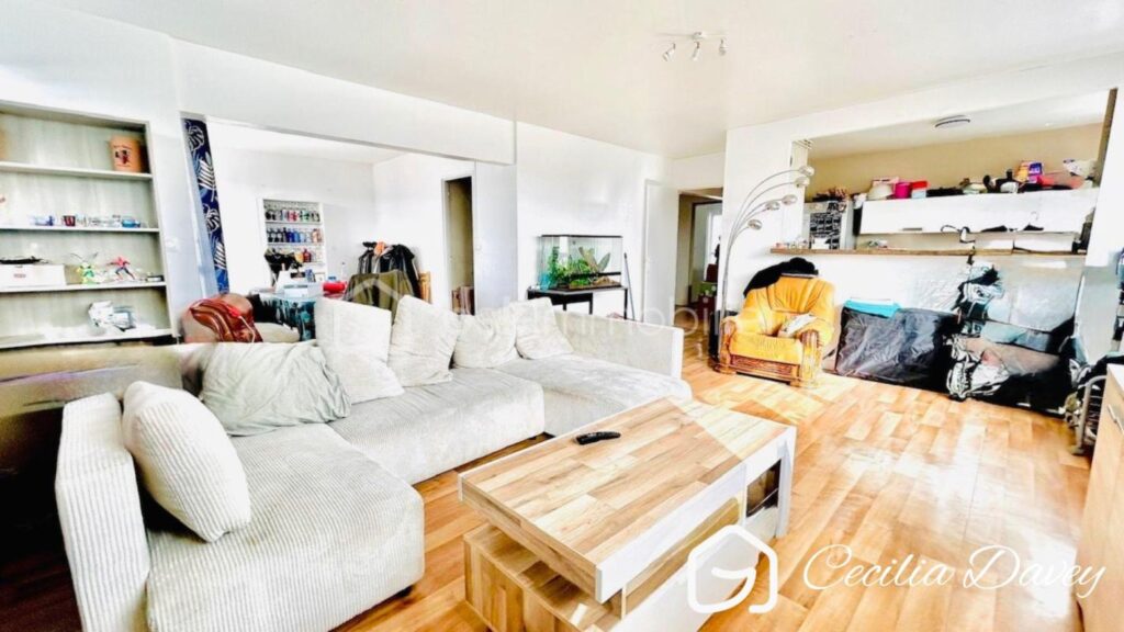 *** Nouveauté : Idéal premier achat ou rentabilité attractive pour investisseur ! Appartement 4 pièces très lumineux avec balcons, situé au cœur d&rsquo;un secteur recherché de la ville de Sens*** – 4 pièces – 2 chambres – 97 m²