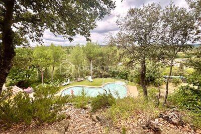 MAISON – VILLAGE – PARC – STUDIO – PISCINE – 5 pièces – 3 chambres – 165 m²