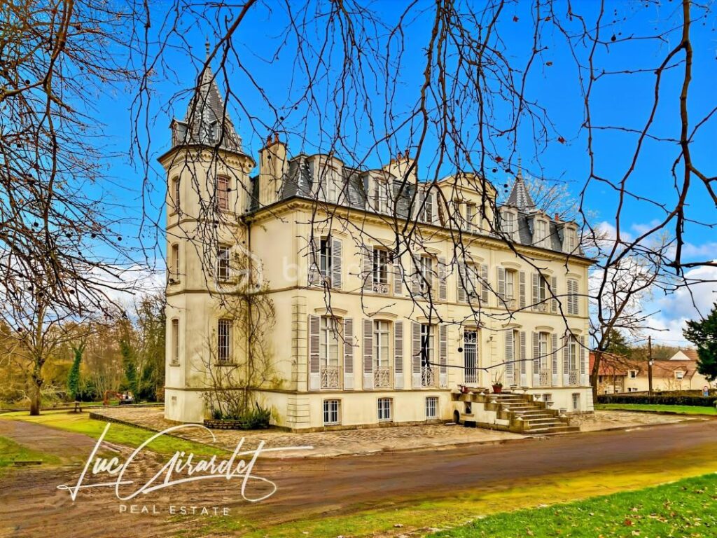 Château d’exception époque Napoléon III à réinventer avec parc et dépendances (Proche de Coulommiers (77120) – 15 pièces – 12 chambres – 750 m²