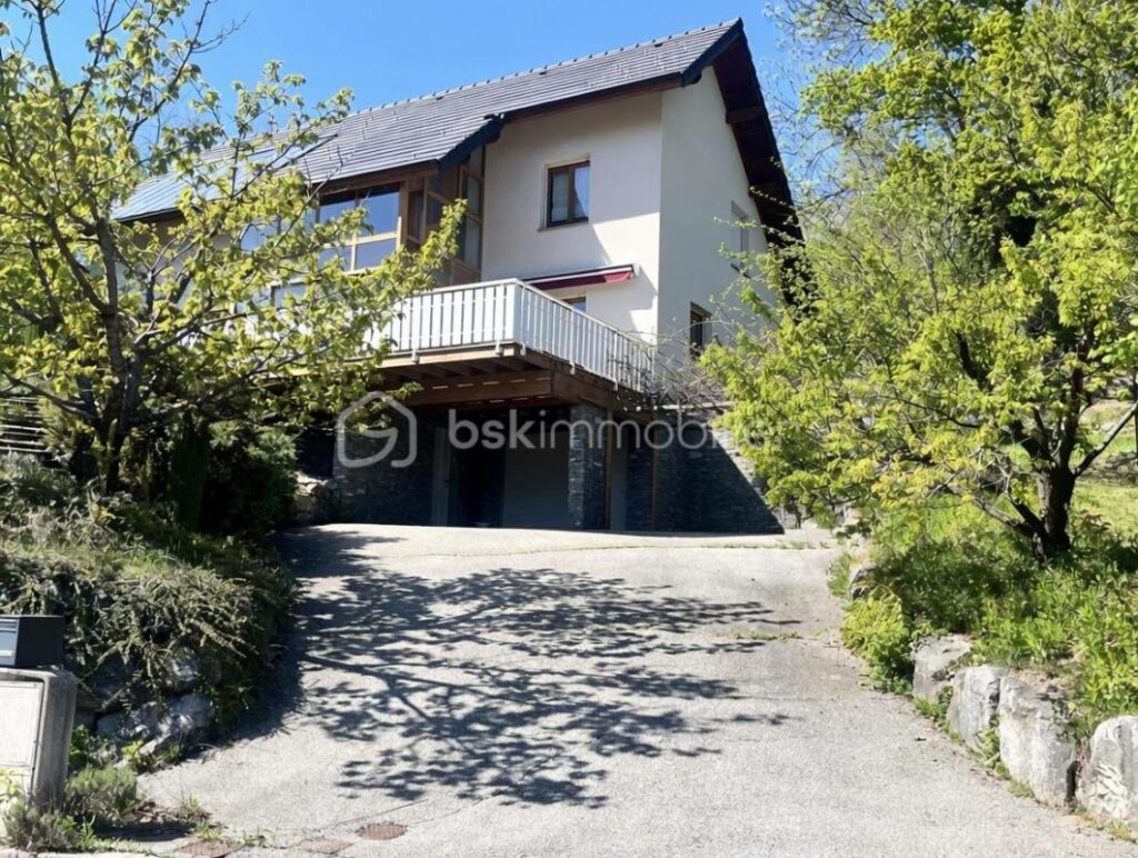 Maison contemporaine 5 pièces 180m² Saint Jean de Maurienne – 5 pièces – 4 chambres – 180 m²