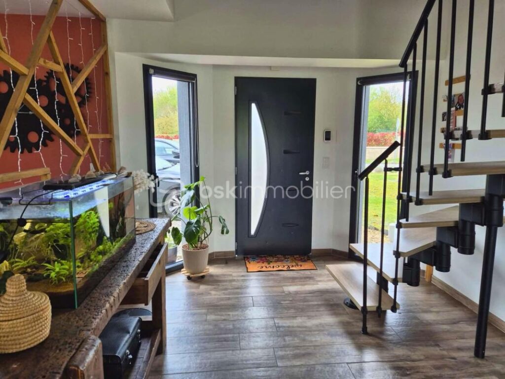Exclusivité Maison contemporaine de 2018 – 154 m² – DPE A – Plain pied et Suite parentale – Terrain 1 139 m² – Garage – 6 pièces – 5 chambres – 154 m²