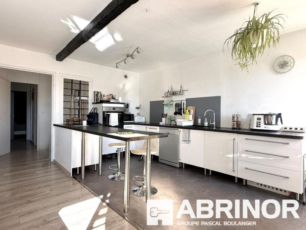 Superbe T4 traversant 81 m² — vue étang & tour Perret, plein sud | Résidence Parc de Beauvillé, Amiens – 4 pièces – 3 chambres – 81 m²