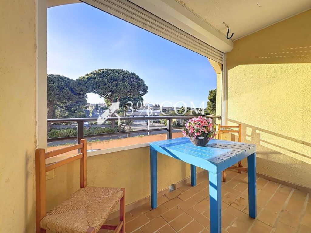 Appartement 3 pièces: 1 chambre + Cabine de 24 m2 avec balc – 3 pièces – 1 chambre – 23 m²