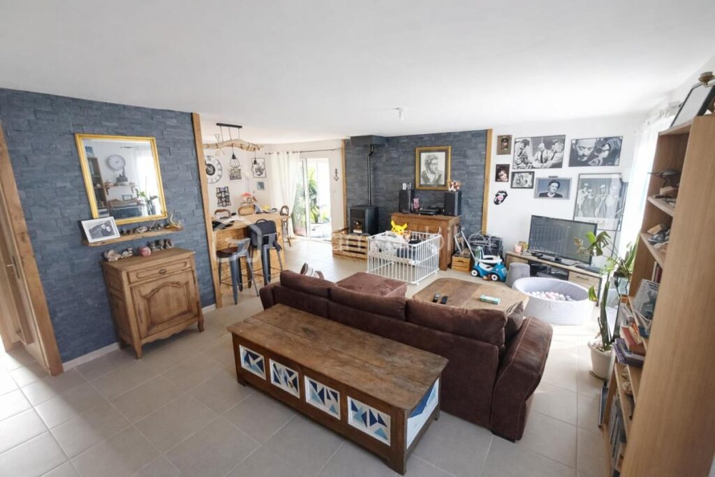NOUVEAUTÉ sur la commune du VAL SAINT PERE ! – 6 pièces – 3 chambres – 121 m²