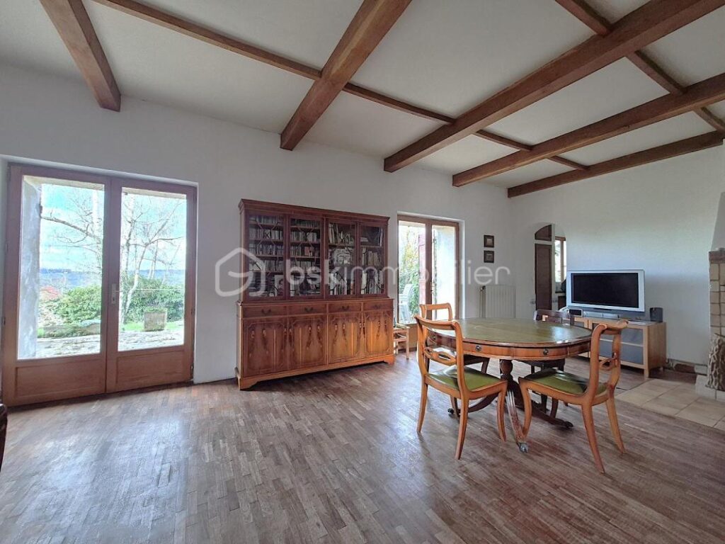 Maison de caractère – 167 m² – Jardin 1245 m² – 4 pièces – 3 chambres – 167 m²