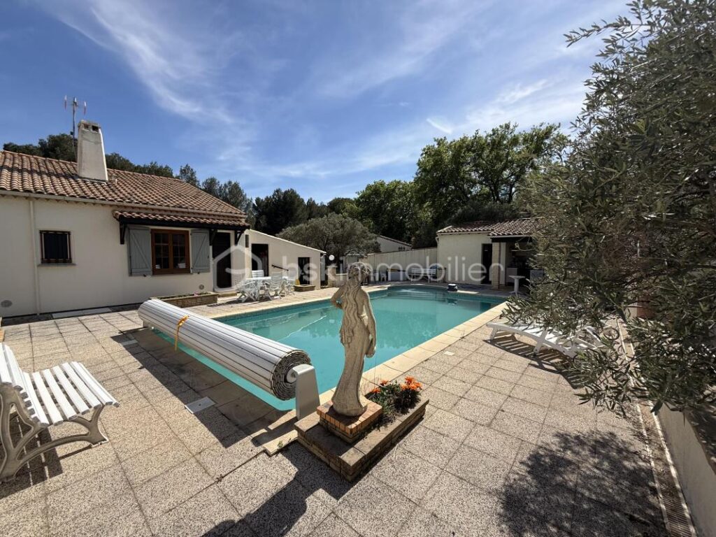 Propriété d&rsquo;Exception – Quartier Résidentiel de PÉLISSANNE (DEPT13) – Villa Type 8 – 170 m2 – Terrain Arboré,Sécurisé – 1500M2 – Piscine- – 3 Garages – 8 pièces – 6 chambres – 170 m²