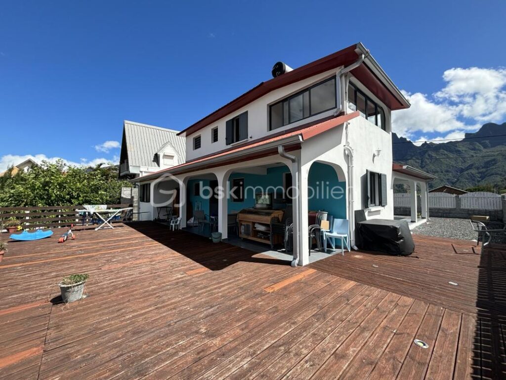 À vendre : Magnifique maison F5 de 2020 dans le cirque de Cilaos, à l’île de La Réunion – 5 pièces – 4 chambres – 137 m²