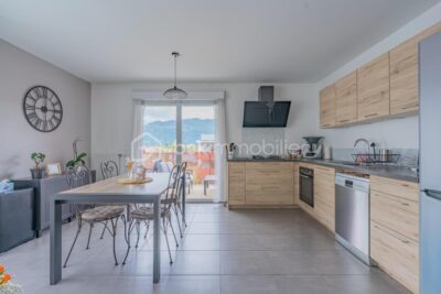 Appartement T3 avec garage – vue imprenable sur la Dent du Chat – 3 pièces – 2 chambres – 63 m²