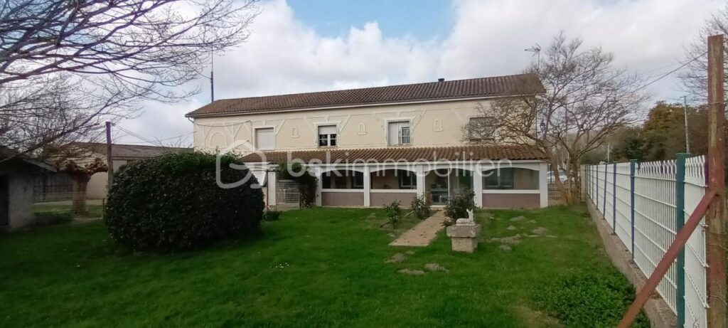 Maison familiale – 11 pièces – 8 chambres – 231 m²