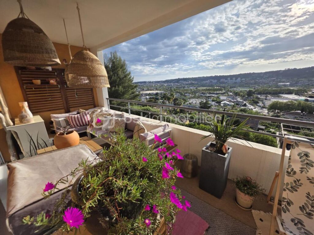 Nice – Corniche Fleurie | 3 pièces 66 m² | Terrasse 16 m² | Vue panoramique | Garage | Piscine – 3 pièces – 2 chambres – 66 m²