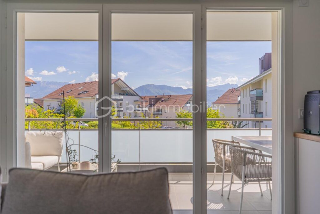 Superbe T3 récent (62m²) avec terrasse, vue montagnes, place de parking privative en sous-sol – Poisy (Brassilly) – 3 pièces – 2 chambres – 62 m²