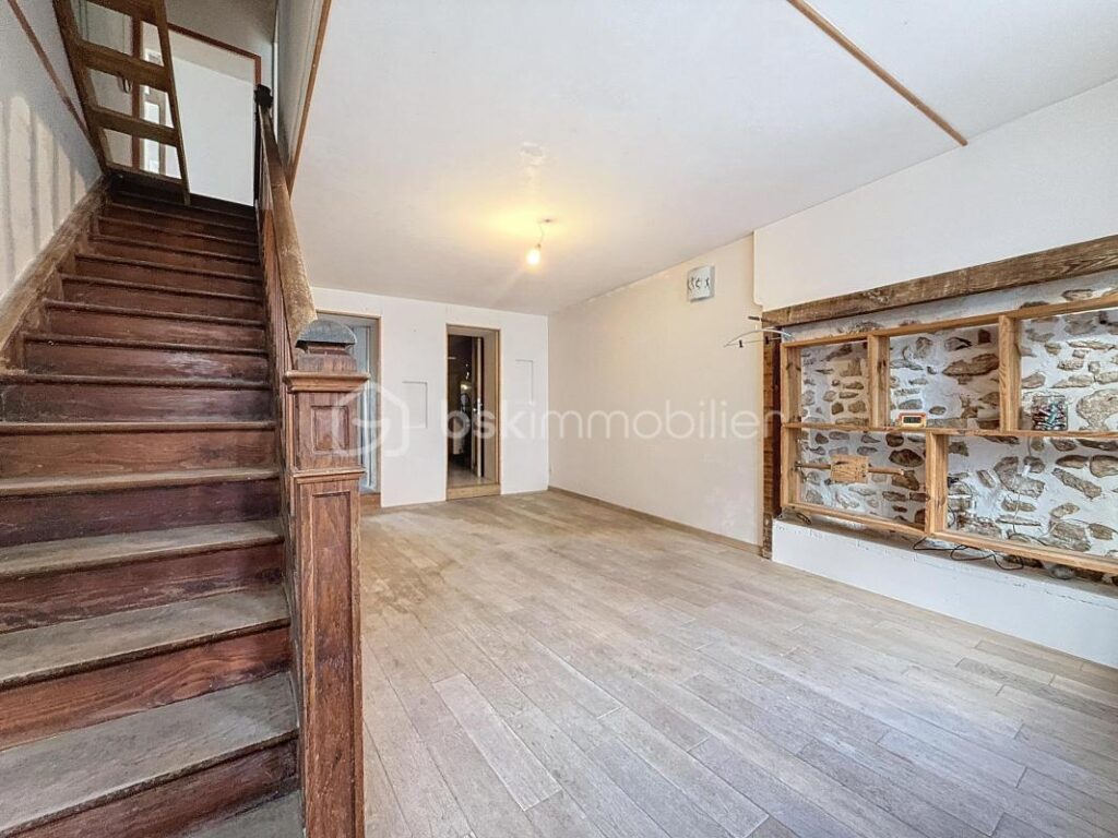 Charmante maison de ville sur 3 niveaux à fort potentiel!! – 5 pièces – 3 chambres – 116 m²