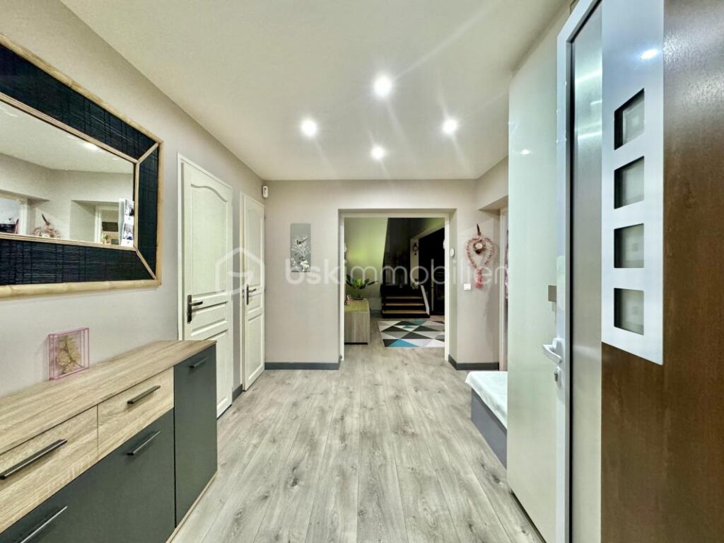 Fublaines – Maison d’architecte 200 m² + potentiel 250 m² – Terrain 3 500 m² – 8 pièces – 5 chambres – 192 m²