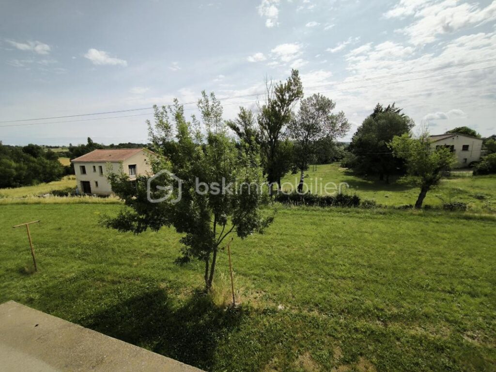Maison avec vue panoramique sur la campagne gardoise – 4 chambres, dépendances et grand terrain arboré – 5 pièces – 4 chambres – 105 m²